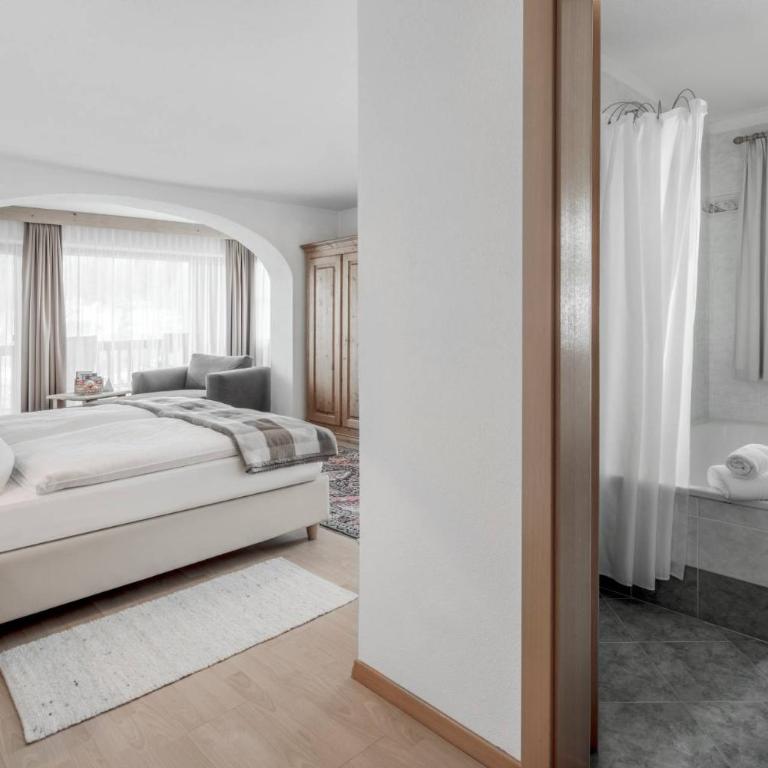 Hotel Conturines - Deluxe Room - 2