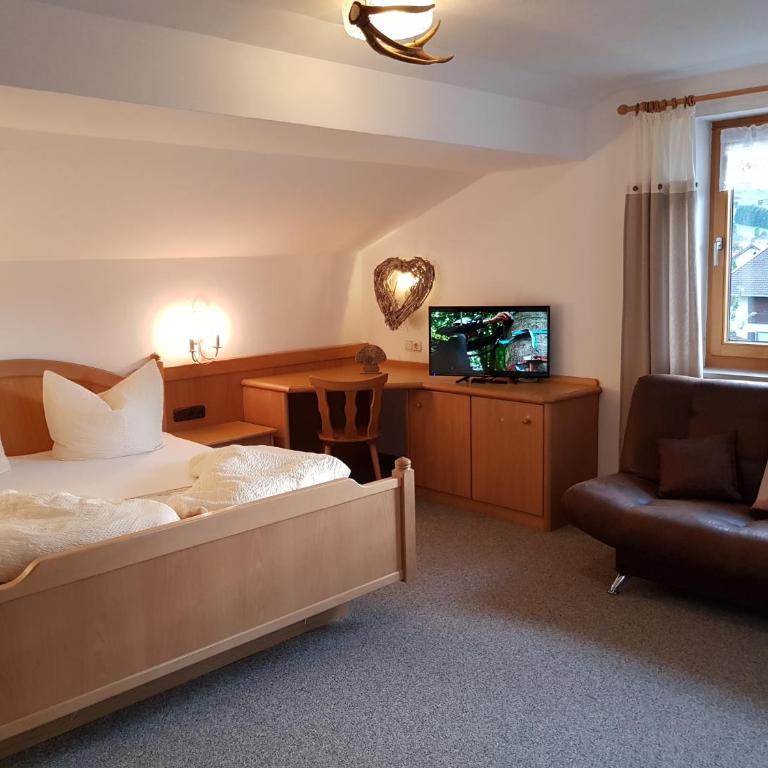 Alpenlandhaus - Doppelzimmer mit Gartenblick - 1