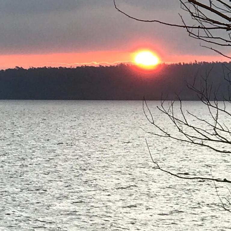 Gran chalet sobre la Laguna del Sauce y con la mejor puesta de sol - Chalet - 2