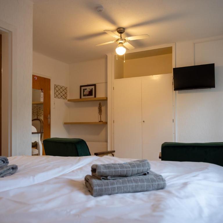 Pension Kitty - Comfort Doppelzimmer mit Balkon und Gartenblick - 1