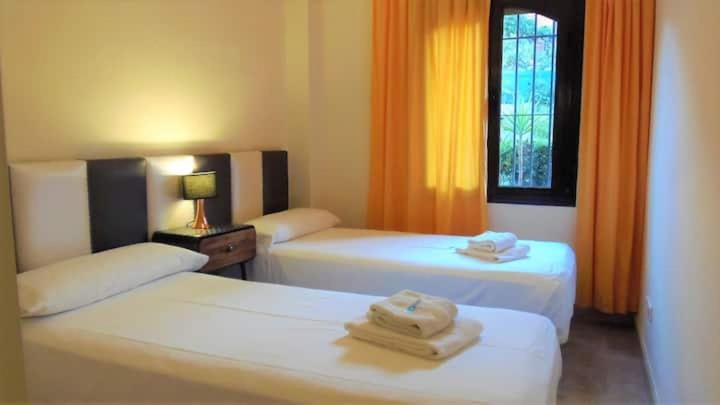 Apartamento espacioso muy tranquilo con piscinas y jardines cercano a la playa - Apartamento de 2 dormitorios - 10