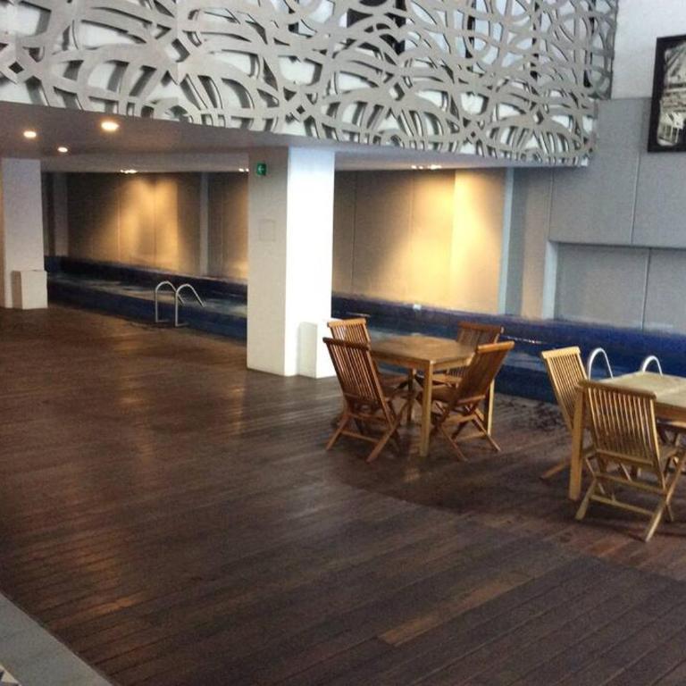 Nuevo! Loft hermoso con alberca. Wi-Fi Rapido. - Apartamento de 1 dormitorio - 4
