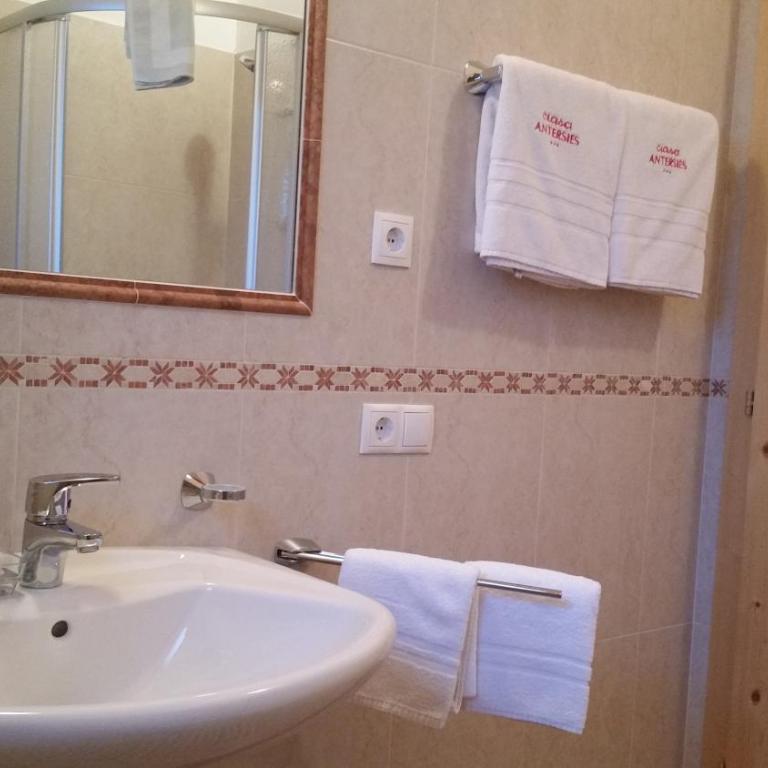 Family and Wellness Residence Ciasa Antersies - Großes Doppelzimmer mit Bergblick - 5