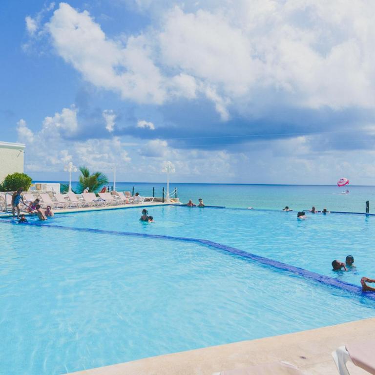 Cancun Plaza Condo Ocean front - Family Studio - 2