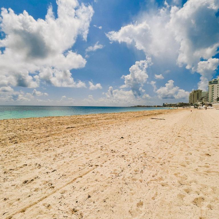 Cancun Plaza Condo Ocean front - Family Studio - 3