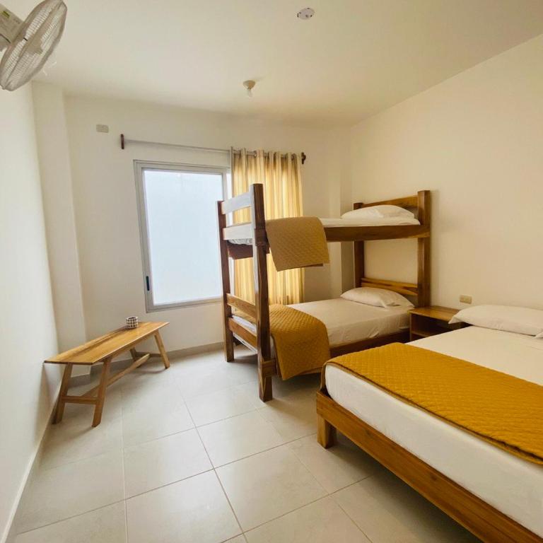Samana Hostal, Puerto Engabao - Habitación Cuádruple Económica - 2