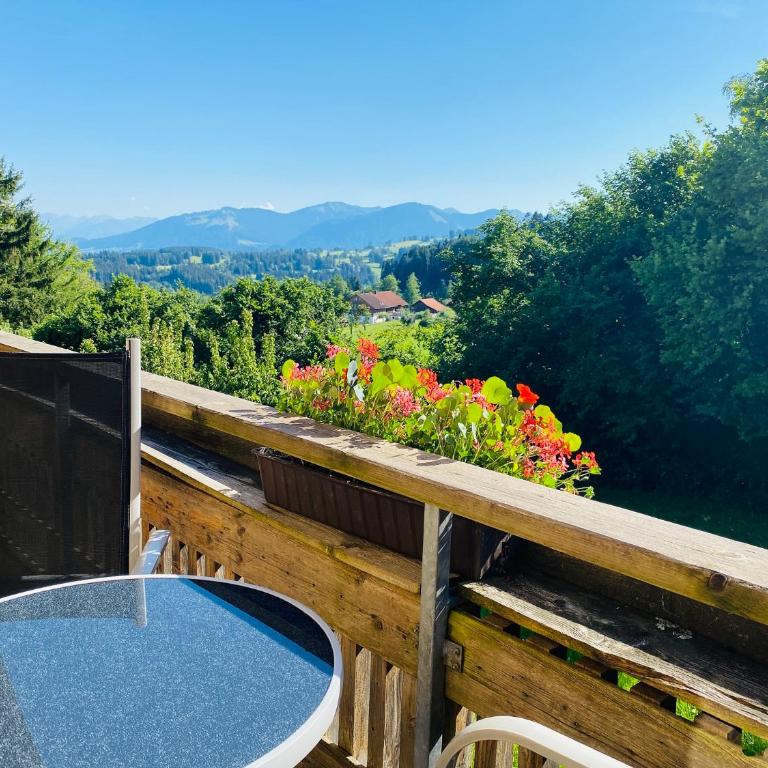 Urlaubshof Bechteler - Ferienwohnung Stoffelberg mit Bergblick - 2