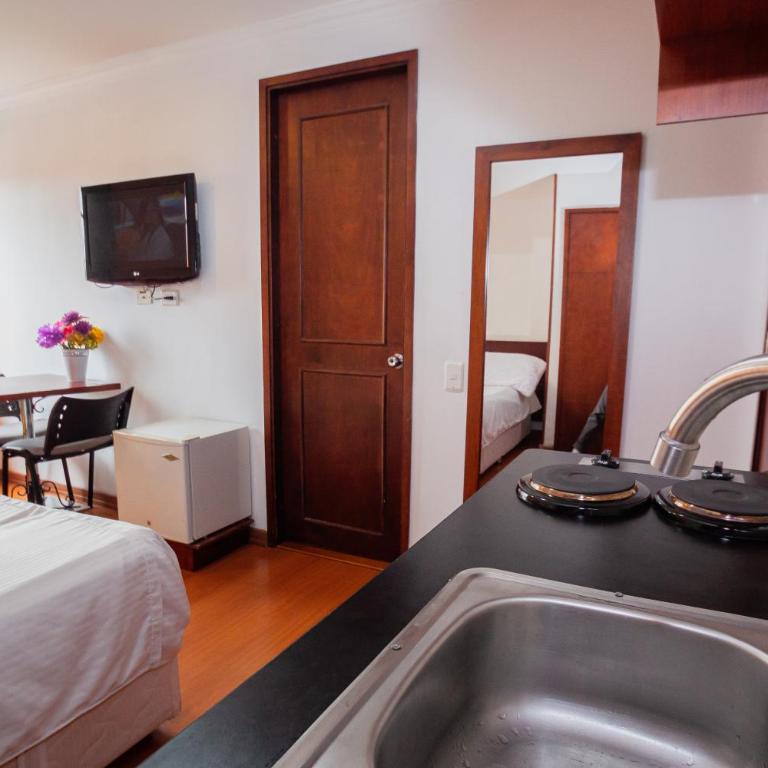 ApartaSuites & Hotel Bogota Plaza 36 - Habitación Cuádruple Estándar - 6