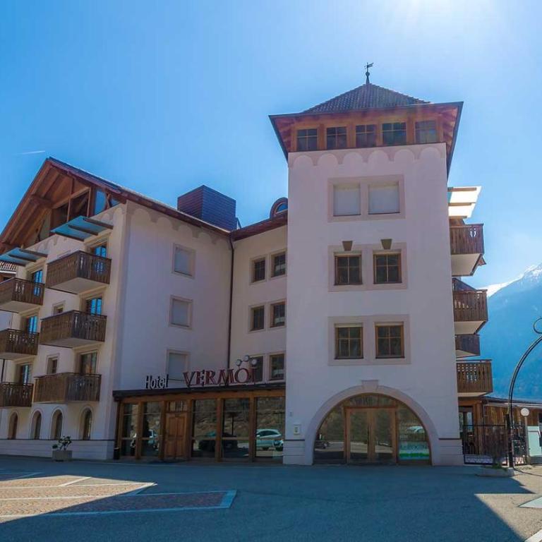 Hotel Vermoi - Budget Double Room North – Street Side - 5
