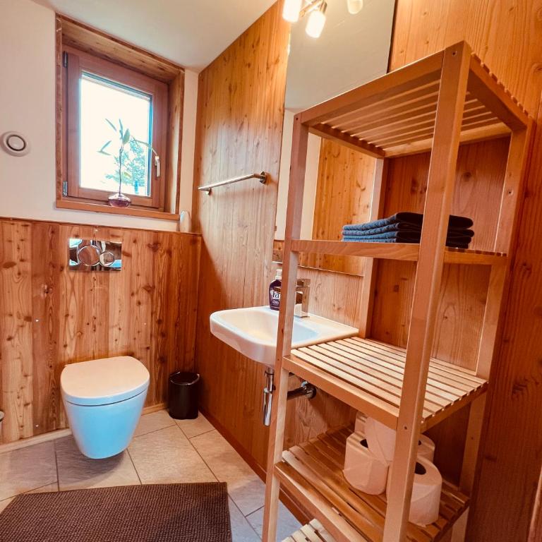 Chalet Breithorn- Perfect for Holiday with Amazing View! - Loft-Apartment B mit Whirlpool - 43