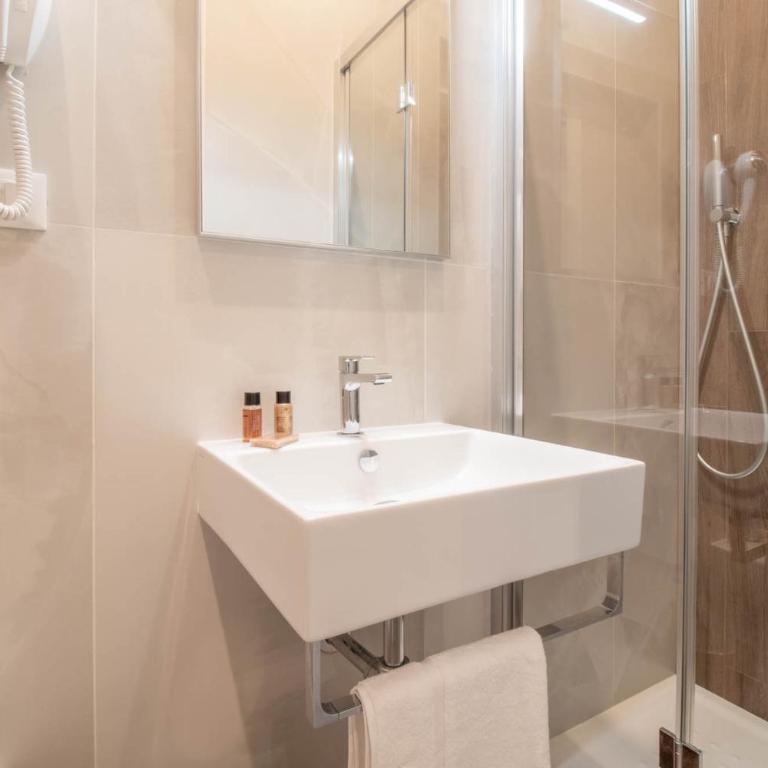 DANY GUEST HOUSE - Camera Tripla Deluxe - 5