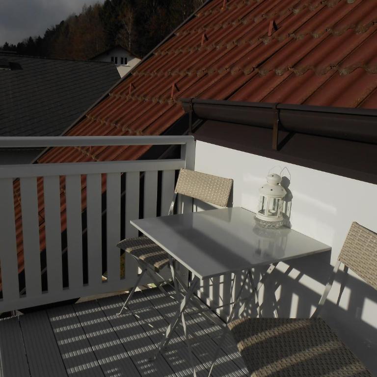 Privatzimmer Haus Gschweitl - Studio mit Balkon und Whirlpool-Badewanne - 10