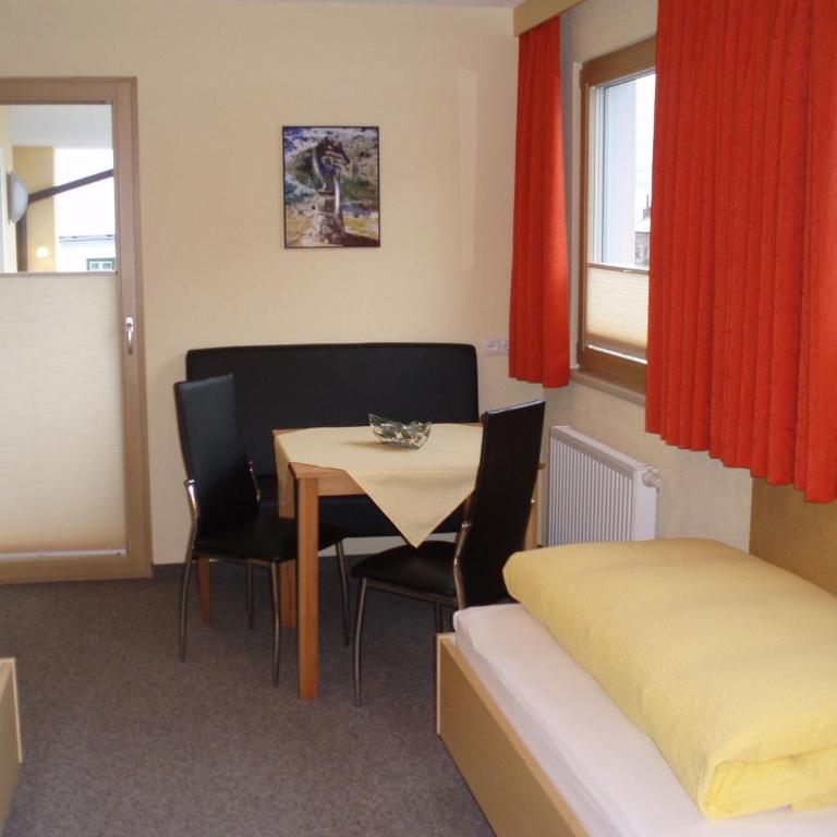 Haus Wiesenblick - Doppel-/Zweibettzimmer mit Balkon - 24