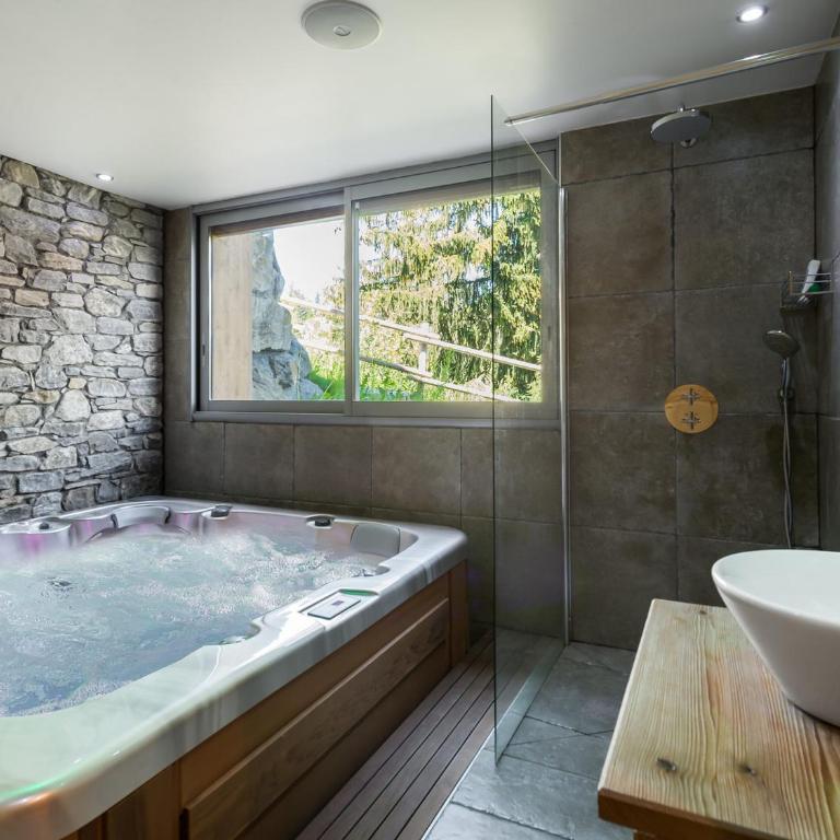 Chalet cosy pour 10 adultes & 2 enfants à Courchevel avec espace bien-être - FR-1-562-20 - Chalet (12 Adultes) - 2
