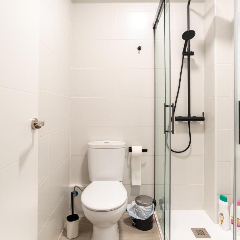LUMINOSO APARTAMENTO RECIÉN REFORMADO - Three-Bedroom Apartment - 50