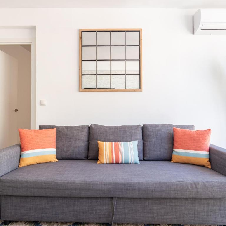 LUMINOSO APARTAMENTO RECIÉN REFORMADO - Three-Bedroom Apartment - 65