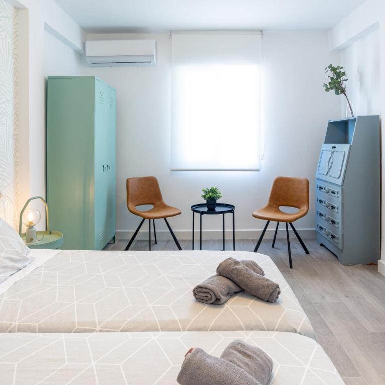 LUMINOSO APARTAMENTO RECIÉN REFORMADO - Three-Bedroom Apartment - 62