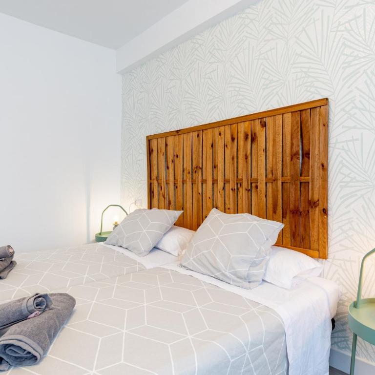 LUMINOSO APARTAMENTO RECIÉN REFORMADO - Three-Bedroom Apartment - 58
