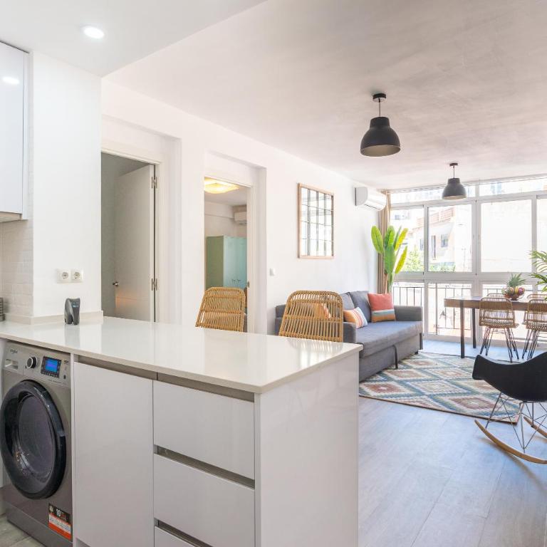 LUMINOSO APARTAMENTO RECIÉN REFORMADO - Three-Bedroom Apartment - 61