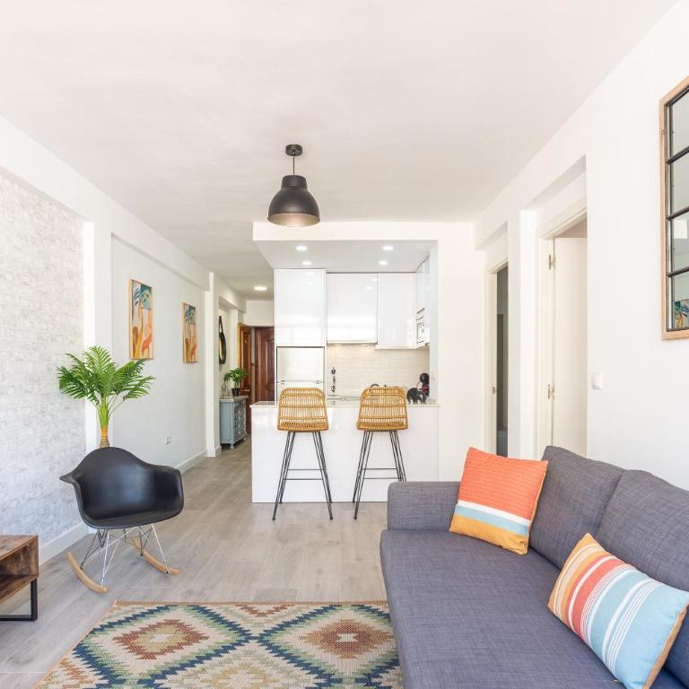 LUMINOSO APARTAMENTO RECIÉN REFORMADO - Three-Bedroom Apartment - 59