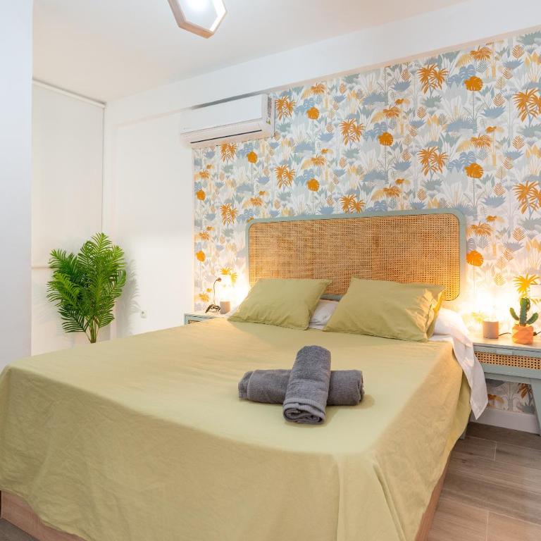 LUMINOSO APARTAMENTO RECIÉN REFORMADO - Three-Bedroom Apartment - 78