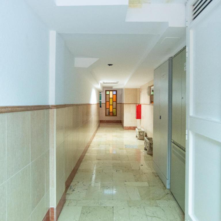 LUMINOSO APARTAMENTO RECIÉN REFORMADO - Three-Bedroom Apartment - 79