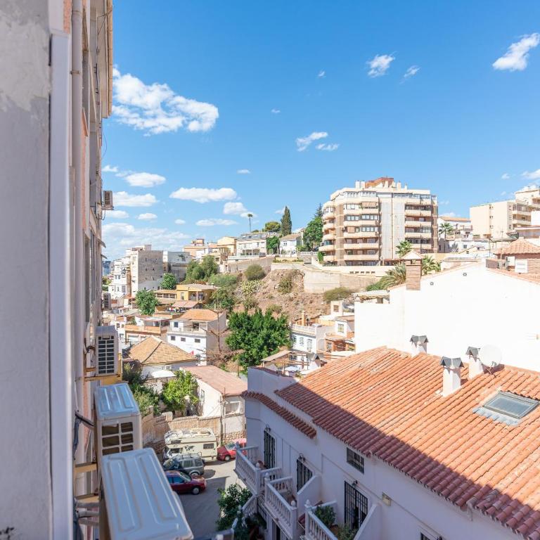 LUMINOSO APARTAMENTO RECIÉN REFORMADO - Three-Bedroom Apartment - 88
