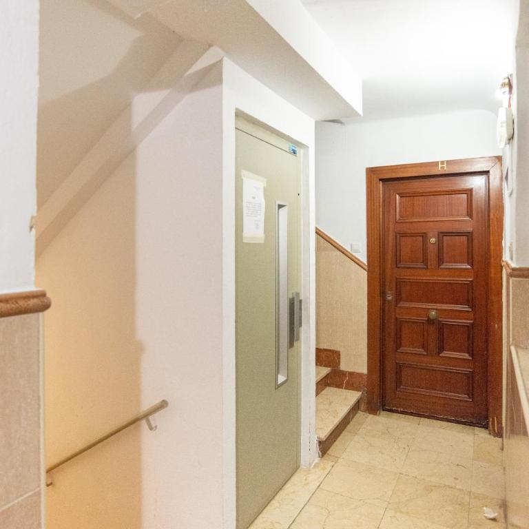 LUMINOSO APARTAMENTO RECIÉN REFORMADO - Three-Bedroom Apartment - 91