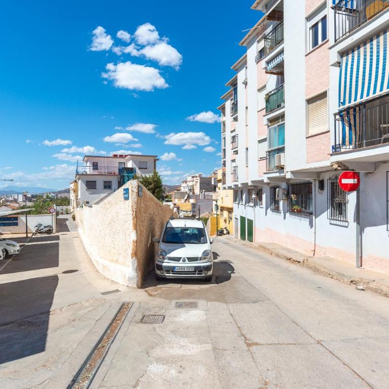LUMINOSO APARTAMENTO RECIÉN REFORMADO - Three-Bedroom Apartment - 94