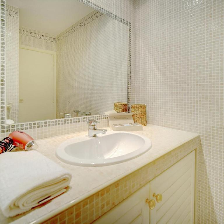 comfortable 3 bedroom, superb south terrace - Appartement - 26