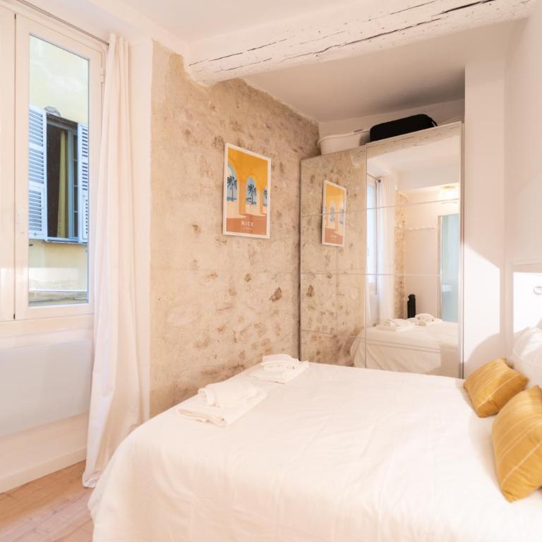 Old Town Nice Renovated 2BR Near Beaches & Cours Saleya - Appartement Deluxe - 3