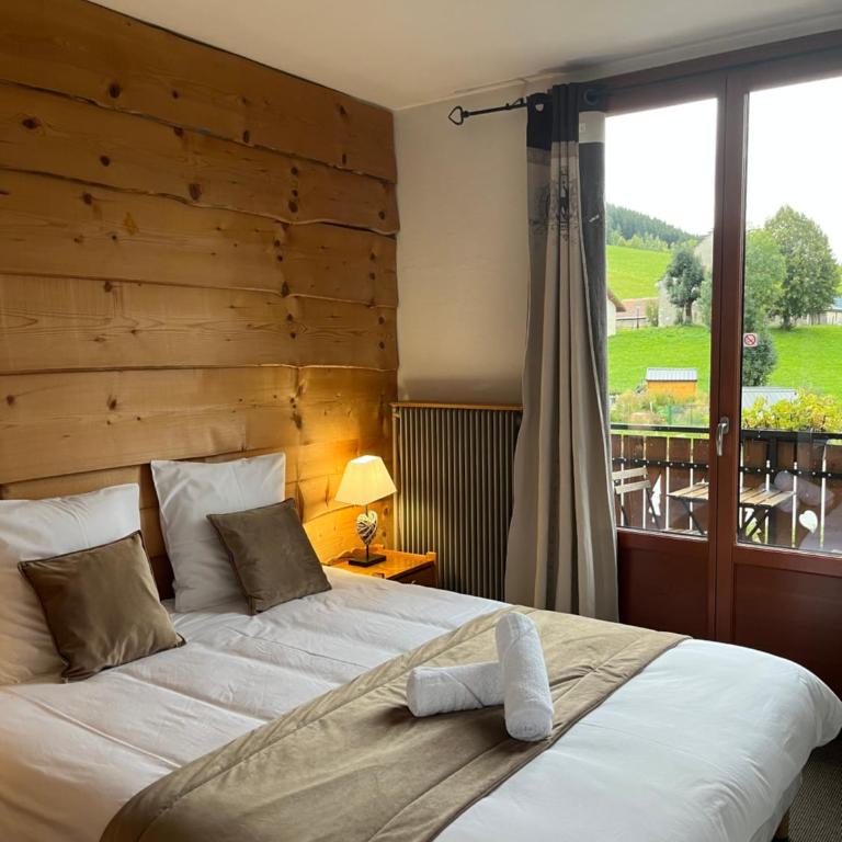 Hôtel Au Feu De Bois - Chambre Familiale avec Balcon - 4