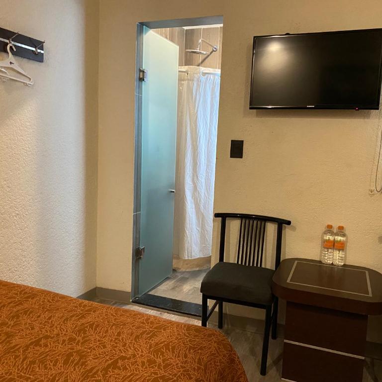HOTEL MIRAMAR - Family Room with Bathroom - 3