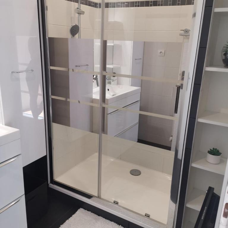 Idéal long séjour, Souvenirs de Provence,T2 classé, vue sur les montagnes, toutes commodités! - Appartement 1 Chambre - 26