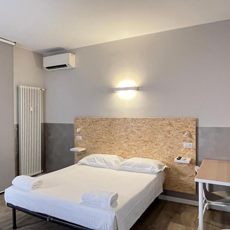 Bergamo Automatic Rooms Self check-in - Camera Matrimoniale con Bagno in Comune - 10