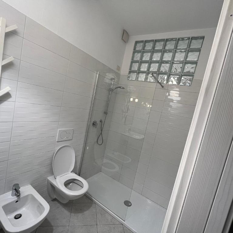 Bergamo Automatic Rooms Self check-in - Camera Matrimoniale con Bagno in Comune - 8
