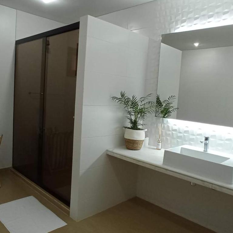 BauHouse Comfort Suites Asuncion - Habitación con vistas a la piscina - 1 cama grande - 6