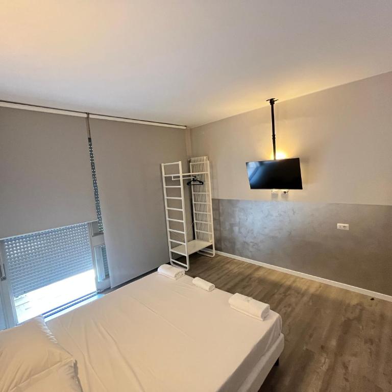 Bergamo Automatic Rooms Self check-in - Camera Matrimoniale Standard con Bagno in Comune - 7