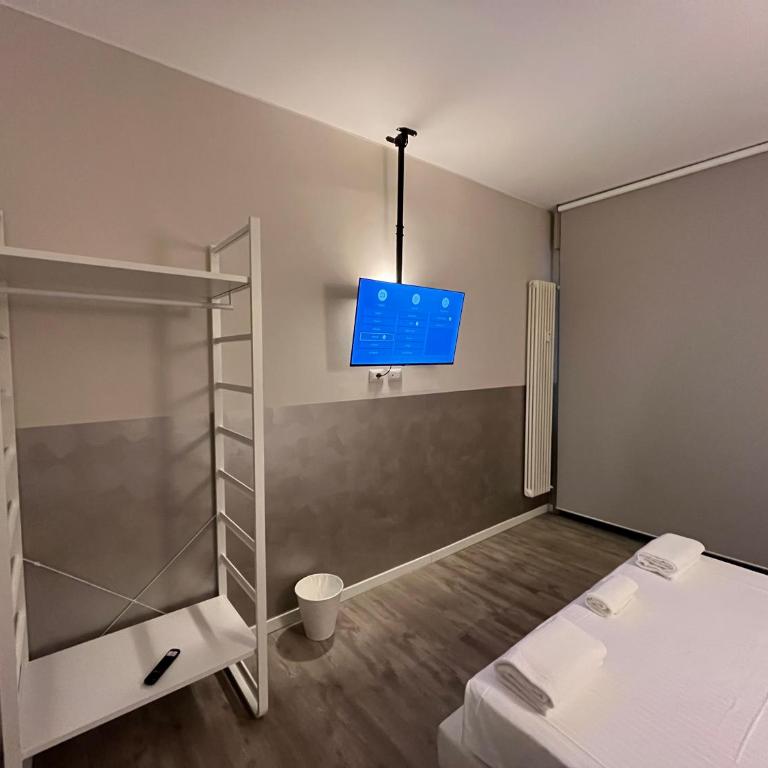 Bergamo Automatic Rooms Self check-in - Camera Matrimoniale con Servizi Igienici in Comune - 5