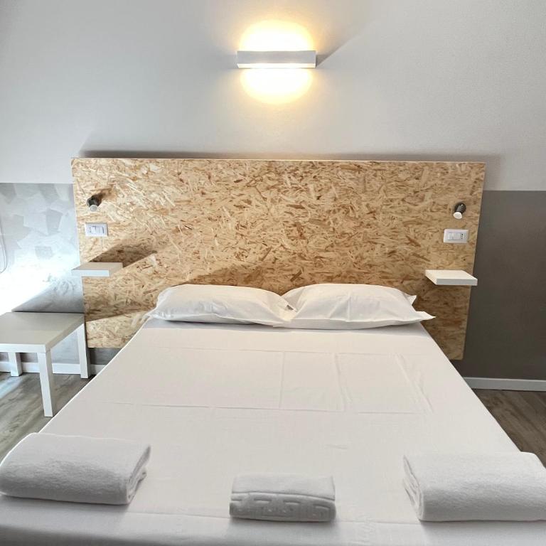 Bergamo Automatic Rooms Self check-in - Camera Matrimoniale con Bagno in Comune - 5