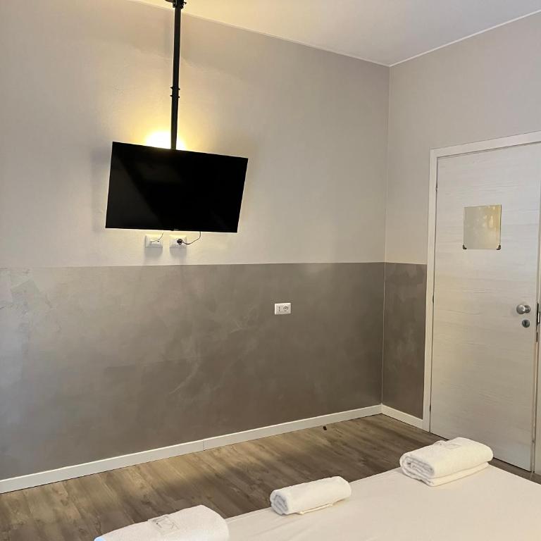 Bergamo Automatic Rooms Self check-in - Camera Matrimoniale Standard con Bagno in Comune - 5