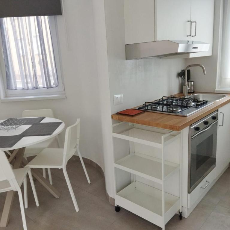 Riva's slim house 2 - Monolocale con Divano-Letto - 2