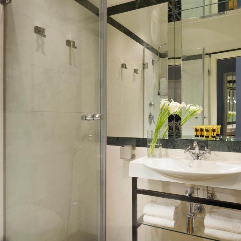 Leon's Place Hotel In Rome - Deluxe Room - 2