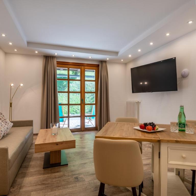 Hotelresort Klopeinersee - Suite mit Queensize-Bett und Whirlpool - 11