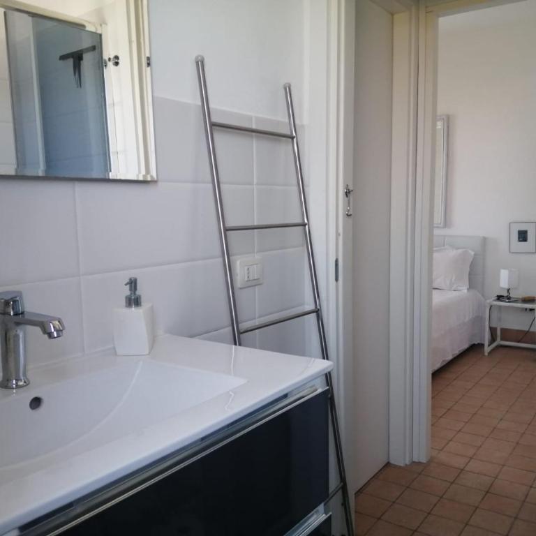 Dimora dell’Ozio in riva al mare - Three-Bedroom Villa - 43