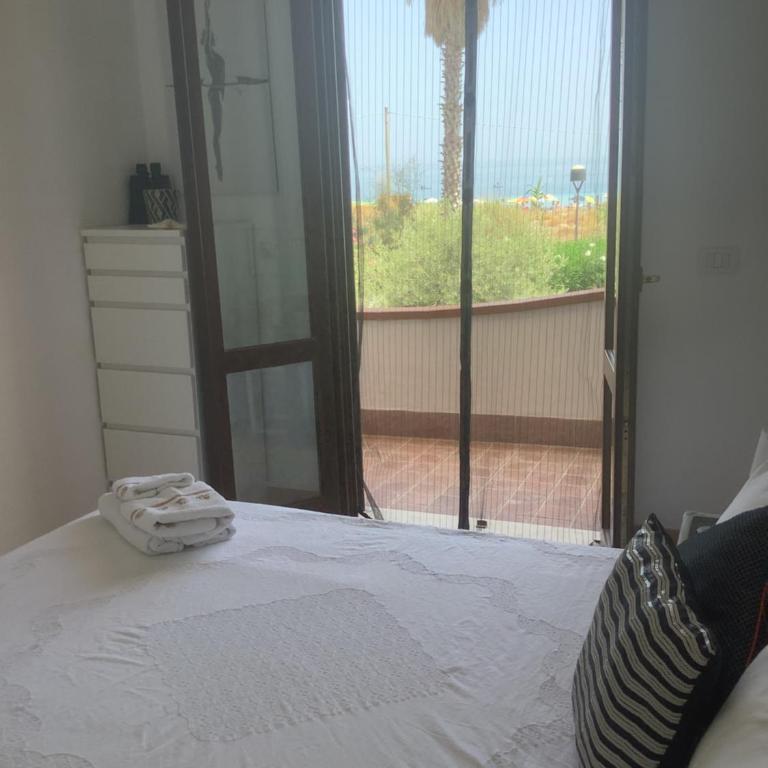 Dimora dell’Ozio in riva al mare - Three-Bedroom Villa - 37