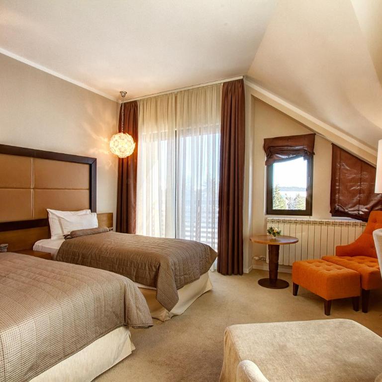 Hotel MIR - Dvokrevetna Soba sa Bračnim Krevetom/Zasebnim Krevetima i Balkonom - 3