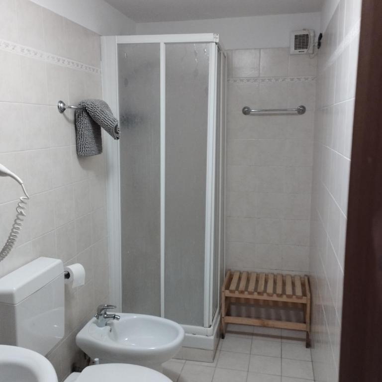 Chambres D'Hotes Les Fleurs - Camera Quadrupla - 12