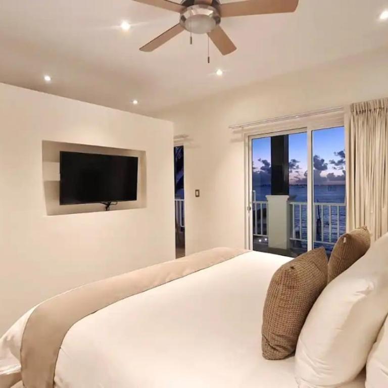 Bartolome Oceanfront Suites - Suite - 7