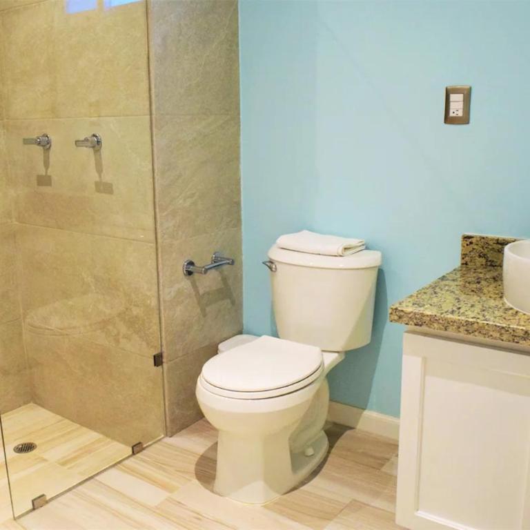 Bartolome Oceanfront Suites - Deluxe Double Room with Balcony - 2